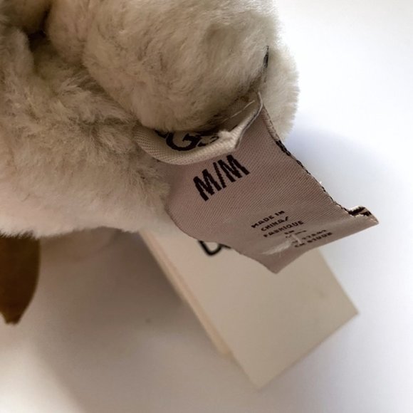 UGG Classic Perforated Genuine Shearling Suede Gloves Size Medium Chestnut - Picture 6 of 6